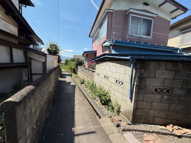 東側道路